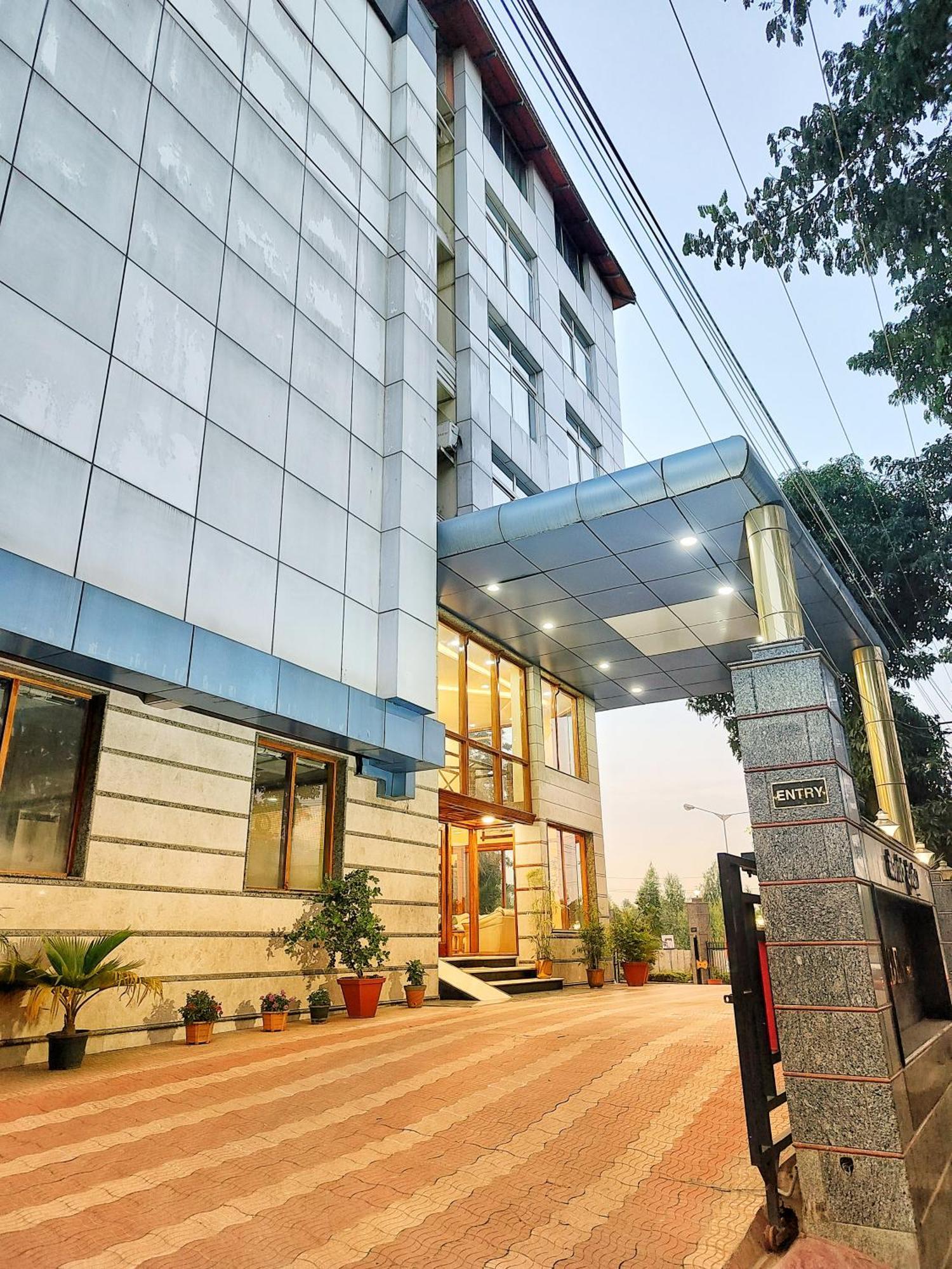 Hotel Presidency Kempegowda International Airport Bangalore Exterior foto